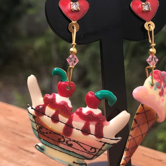 Lunch at the Ritz vintage ice cream 🍦earrings - Picture 5 of 9